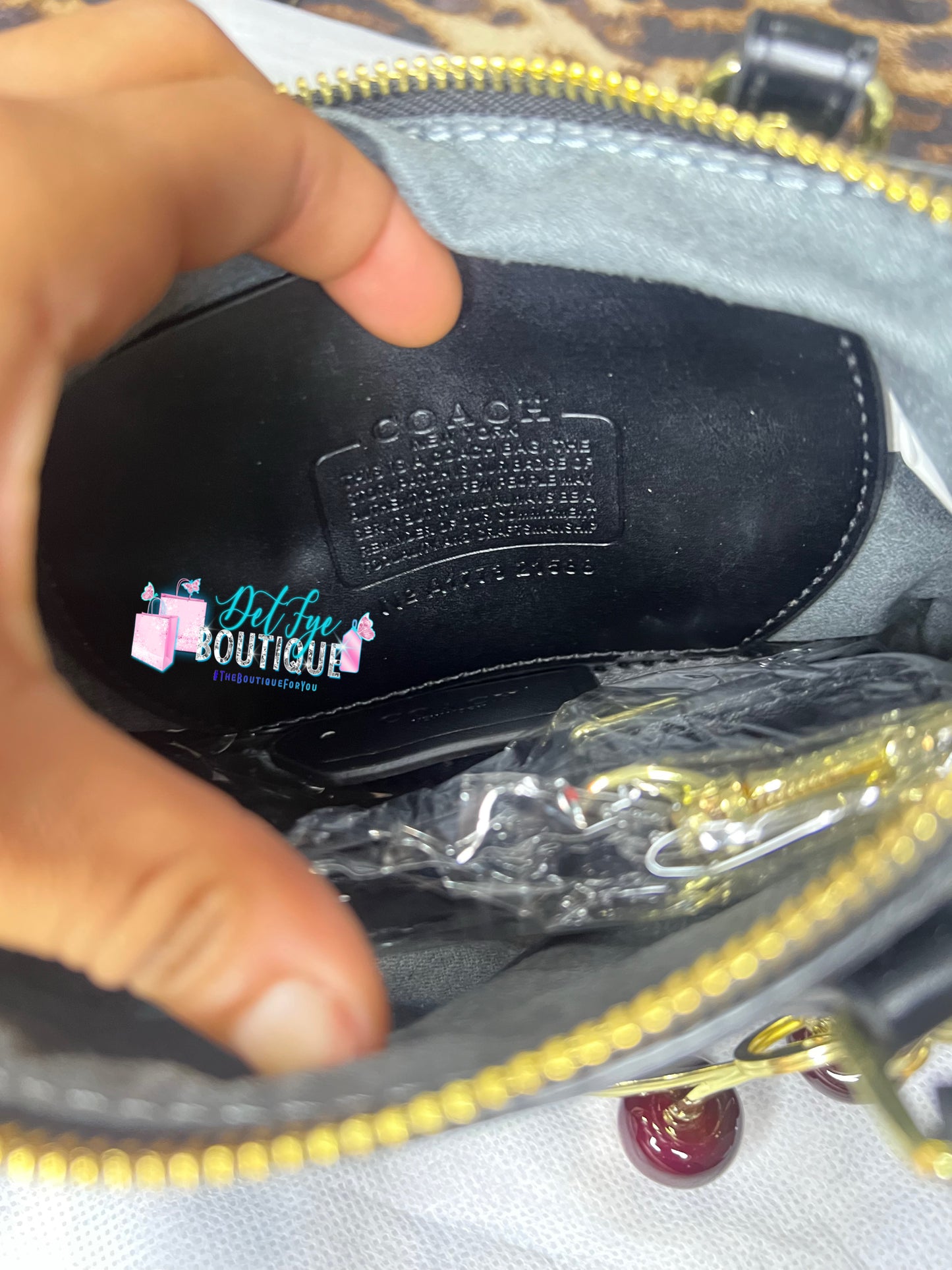 ๐ค๐Black Coach Bandit