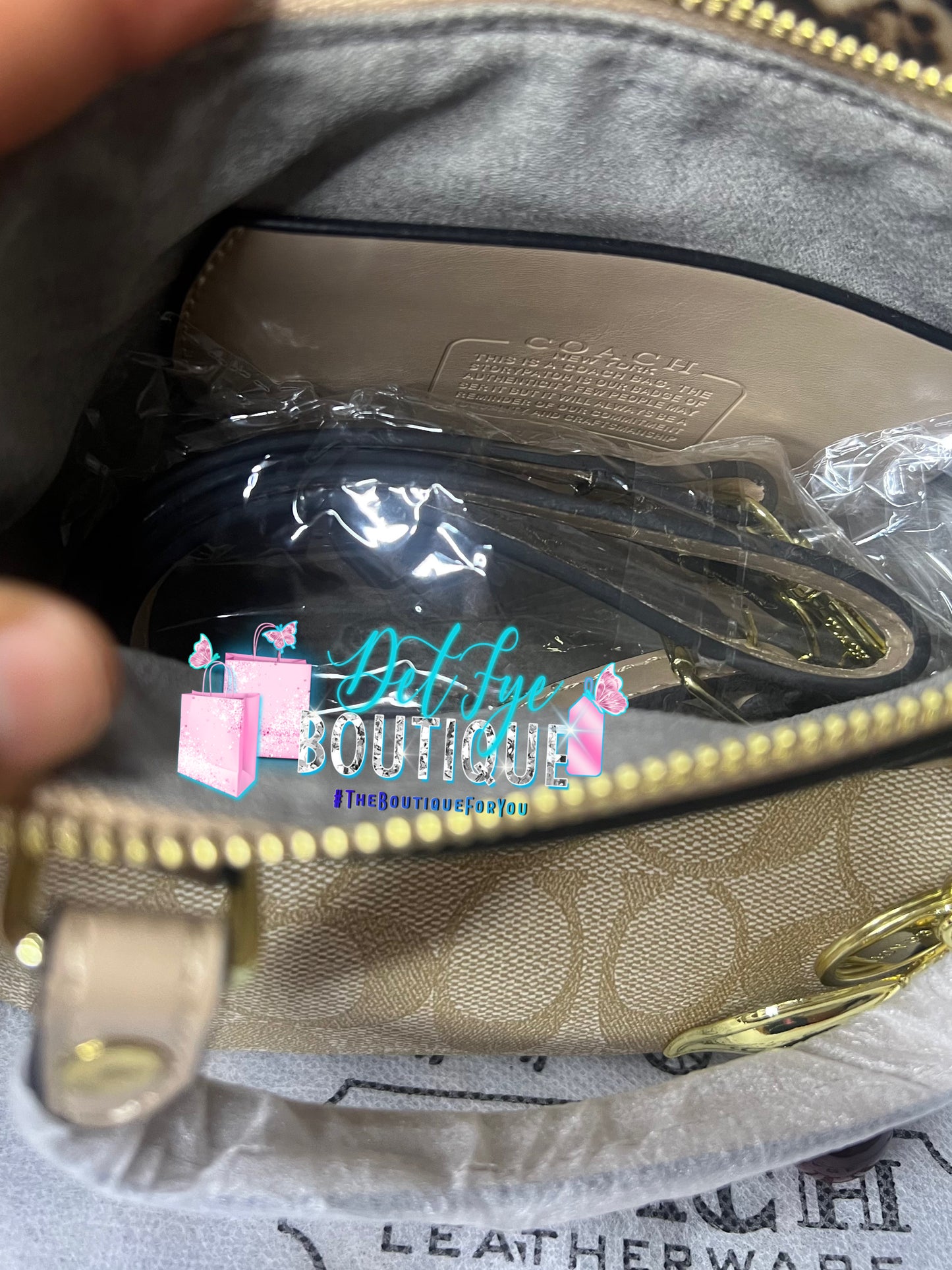 π€ The Khaki Babe