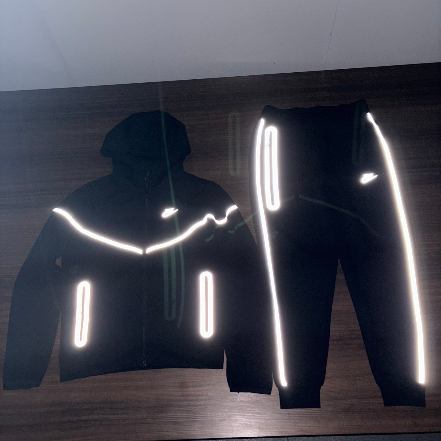 nike tech 🔥.                                           ( preorder only atm )