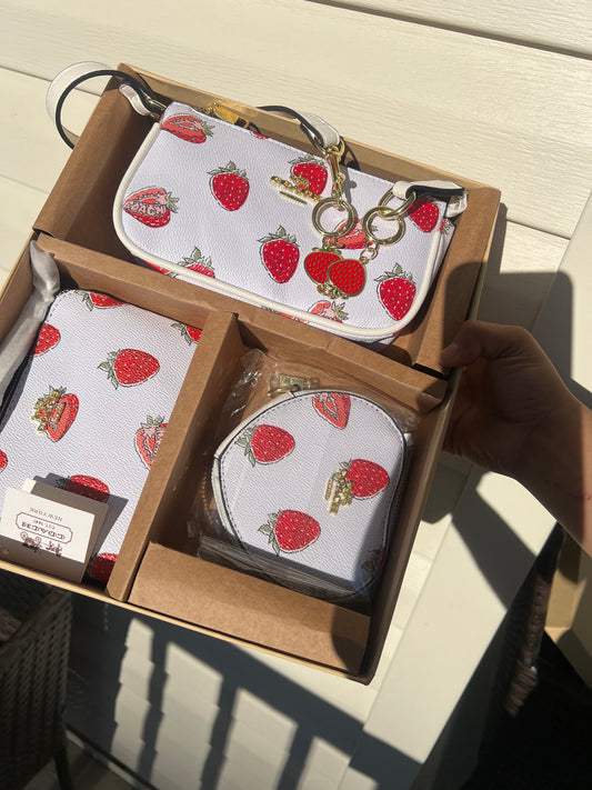 Snowberry Babe Set 🍓🤍.