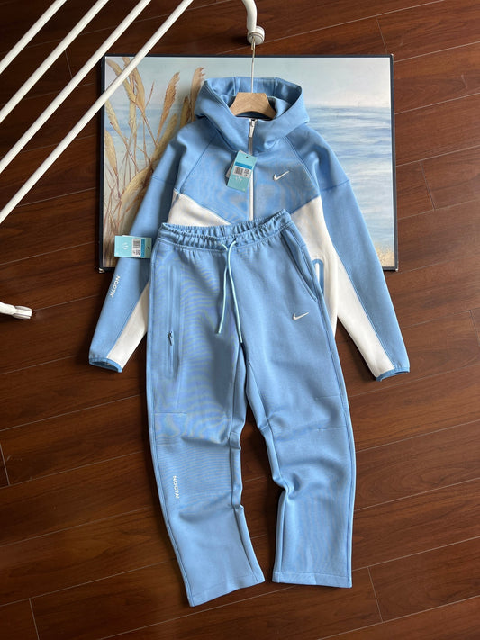 nike tech 🔥.                                           ( preorder only atm )